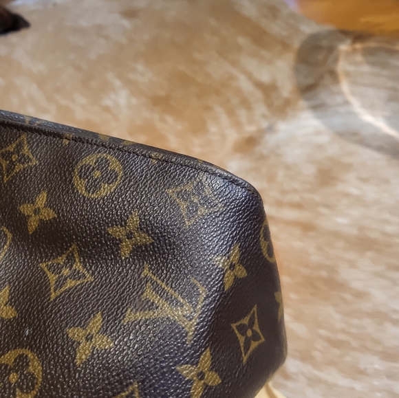 Louis Vuitton Looping GM - Picture 8 of 15